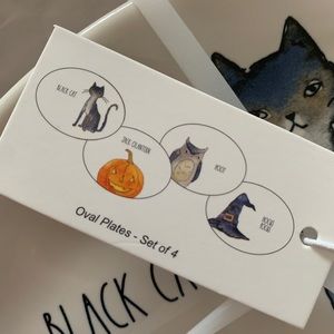 Rae Dunn Oval Plates def of 4